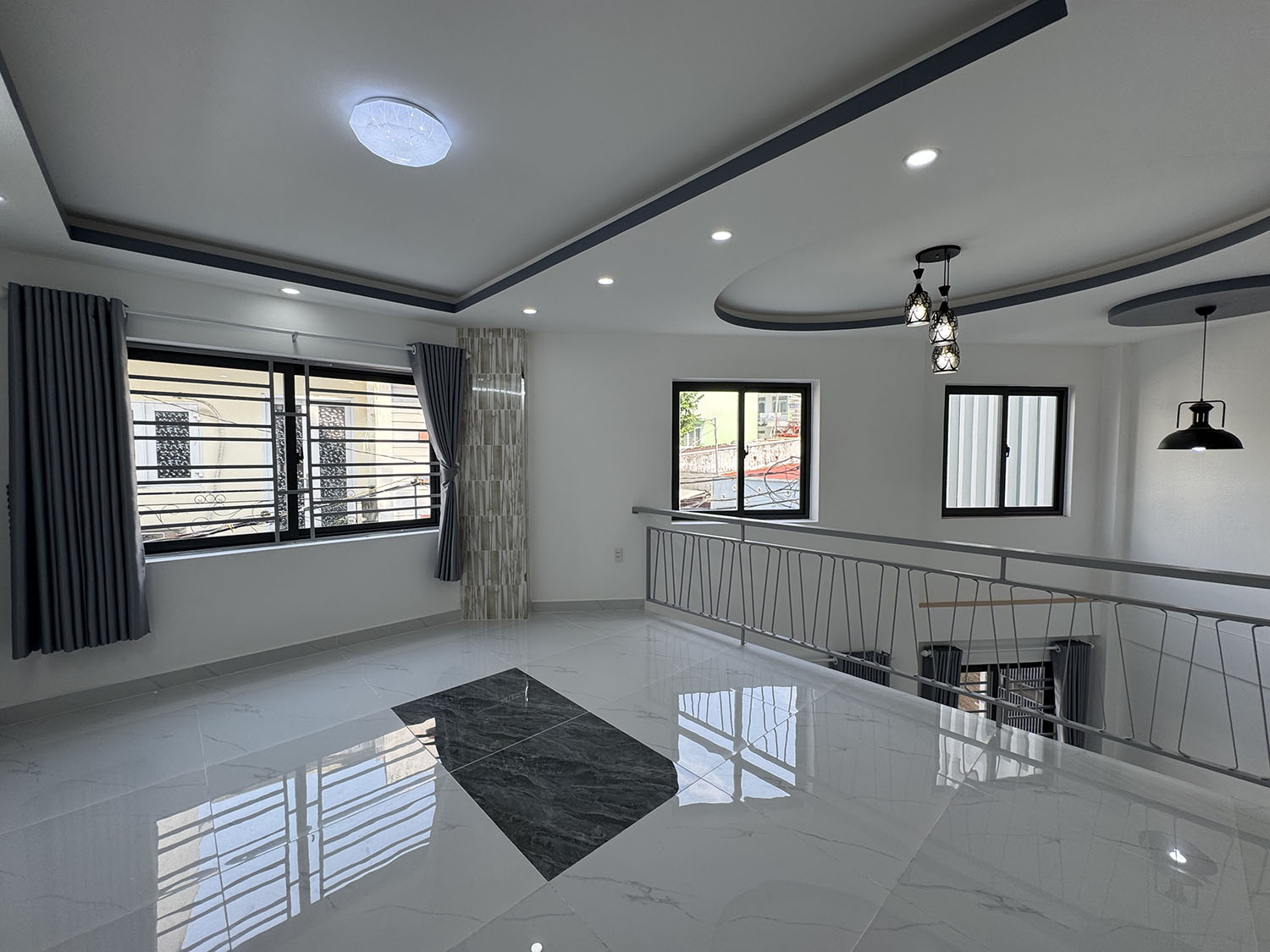 Chính thức mở bán biệt thự mini 3 lầu HXH VF5 khu cao cấp Hoàng Diệu - Trước nhà có sân đỗ ôtô